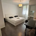 Apartamento Constance 1 - Spacieux Duplex Avec Jardin Antibes